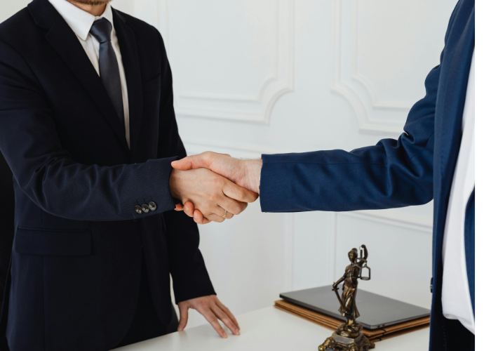 Equipe da Souza Mello Advocacia em uma reunião estratégica.